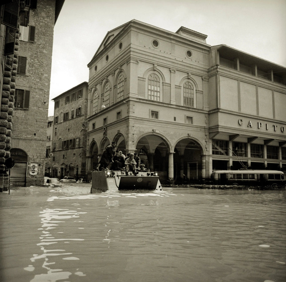 L'alluvione di Firenze e gli angeli del fango