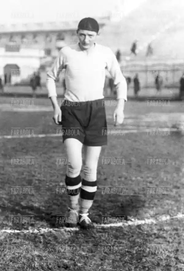 Silvio Piola con la maglia della Pro Vercelli, 1932