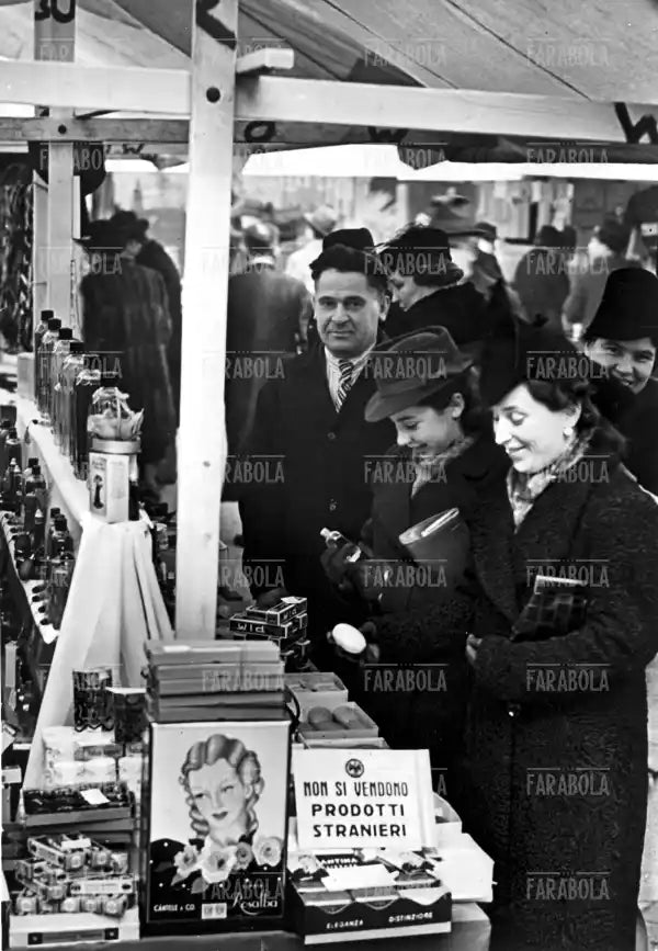 Mercato in piazza Giovinezza, Milano, 1935