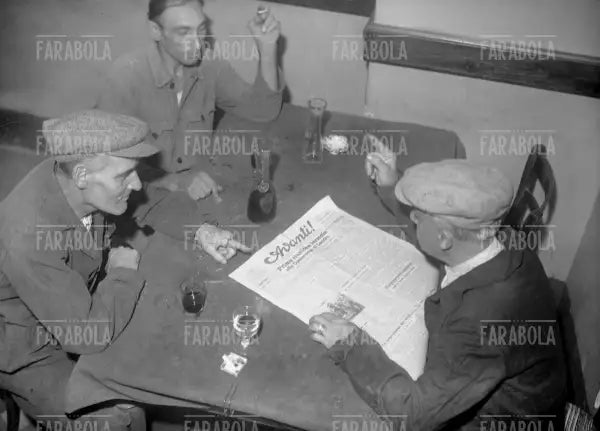 Lettori dell'Avanti! al bar, Milano, anni 40