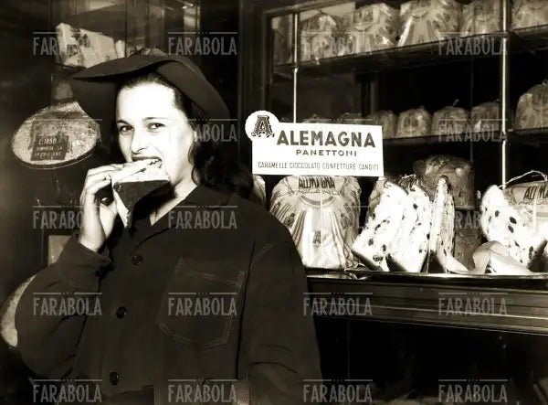 Lucia Bosè nel negozio Alemagna, Milano, 1947