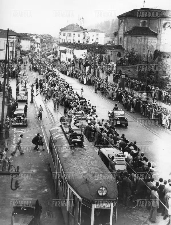 Arrivo della prima tappa del Giro d'Italia, Torino, 1948