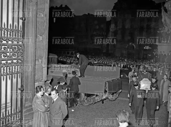 Il trasporto delle bare del Grande Torino alla camera ardente, 1949