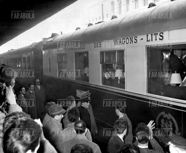 Maria Callas arriva alla stazione Termini, Roma, anni 50