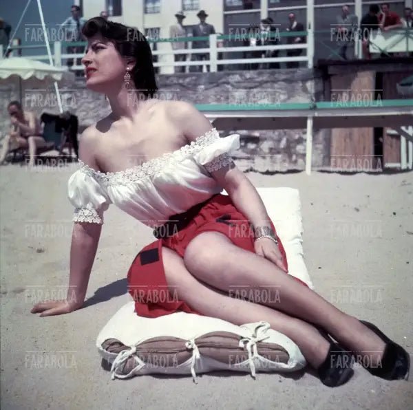 Irene Papas al mare, anni 50
