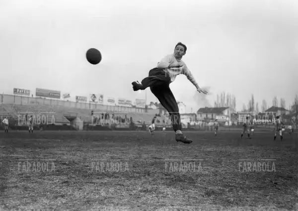 Silvio Piola in allenamento, Novara, 1951