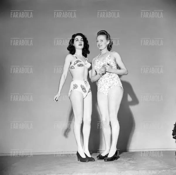 Indossatrici della Rinascente nello Studio Farabola, Milano, 1951
