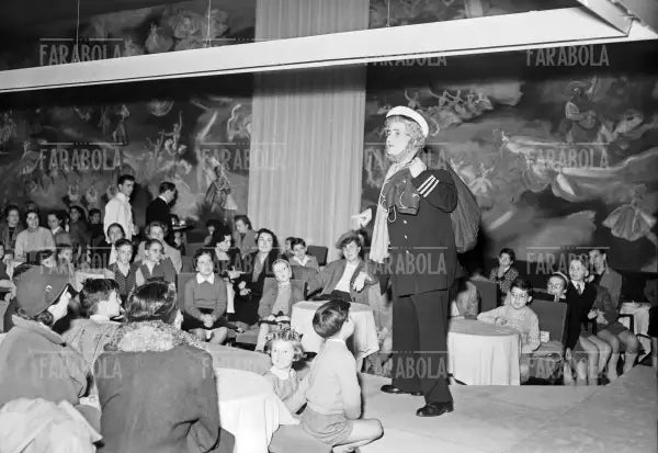 Festa per i bambini alla Rinascente, Milano, 1951