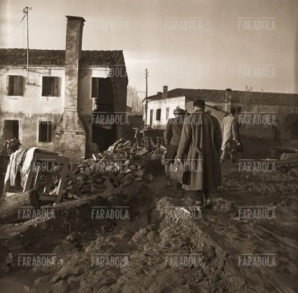 Resti di una casa, Alluvione del Polesine, Rovigo, 1951