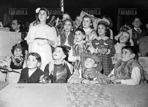 Festa di Carnevale per i bambini alla Rinascente, Milano, 1952