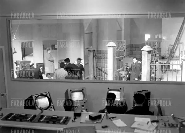 Interni degli studi televisivi Rai in Corso Sempione, Milano, 1952