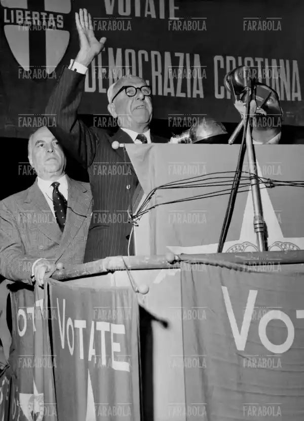Achille Lauro, Comizio del Partito Monarchico in Piazza del Duomo, Milano, 1953
