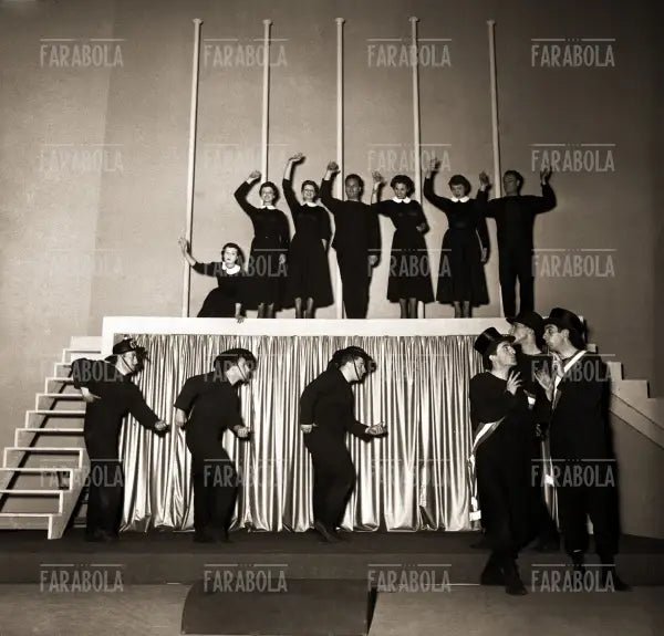 Spettacolo Il dito nell'occhio della compagnia Fo-Durano-Parenti, Piccolo Teatro, Milano, 1953