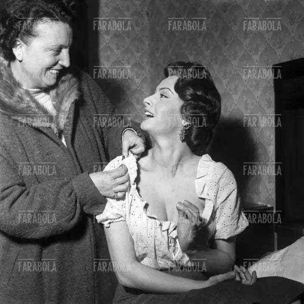 Sophia Loren sul set, Film L'oro di Napoli, Napoli, 1954