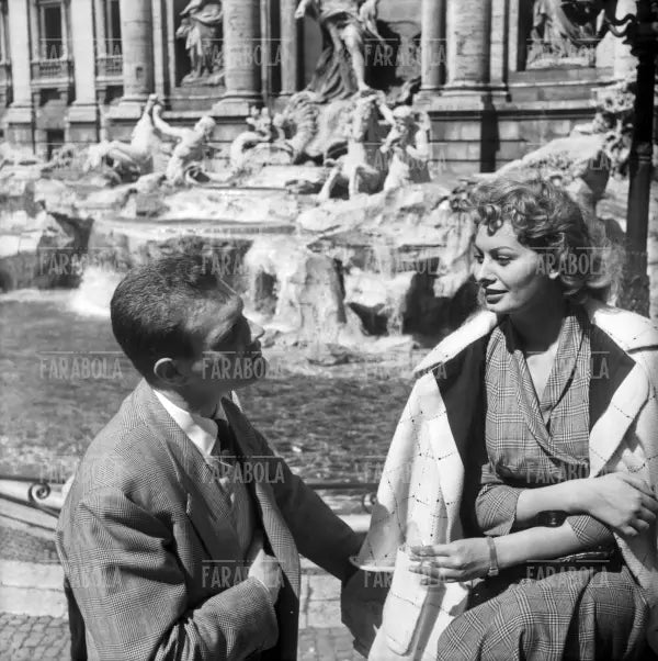 Sophia Loren ed Ettore Manni alla Fontana di Trevi, Roma, 1954