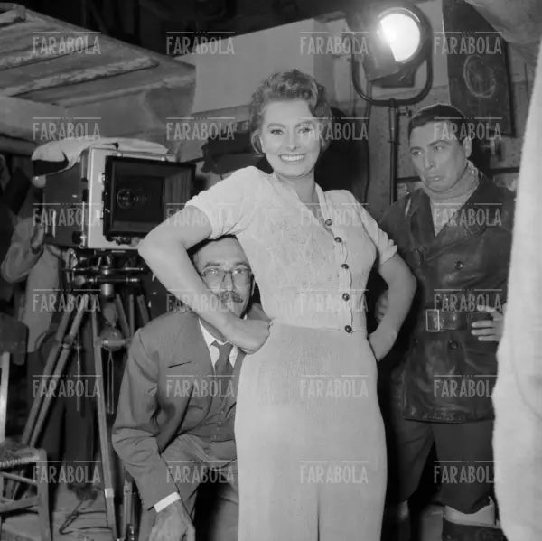 Sophia Loren, Mario Soldati e GÈrard Oury sul set, Film La donna del fiume, Roma, 1954
