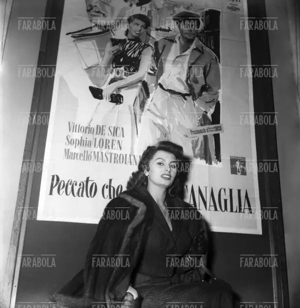 Sophia Loren, Prima del film Peccato che sia una canaglia, Milano, 1955