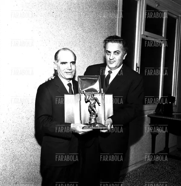 Federico Fellini e Luigi Comencini, Milano, 1965