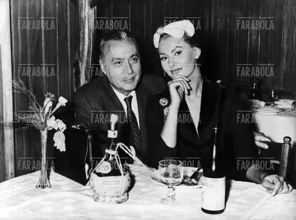 Sophia Loren e Charles Boyer sul set, Film La fortuna di essere donna, Roma, 1955