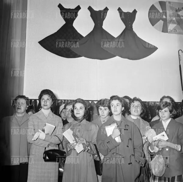 Spettatrici della sfilata per ragazze della Rinascente, Milano, 1955