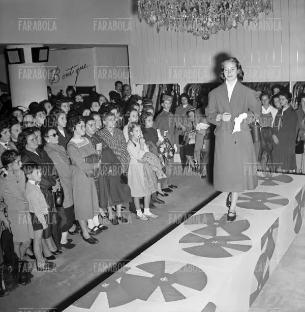 Sfilata per ragazze della Rinascente, Milano, 1955