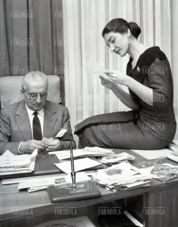 Maria Callas e il marito Giovanni Battista Meneghini a casa, Milano, 1956