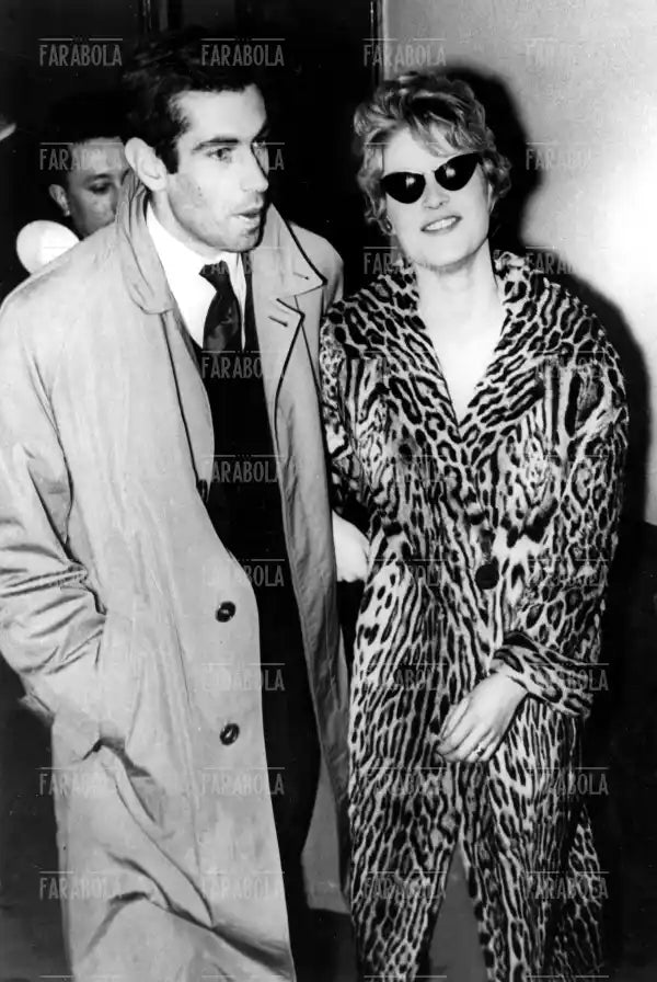 Brigitte Bardot e Roger Vadim dopo il divorzio al Palazzo di Giustizia, Parigi, 1957