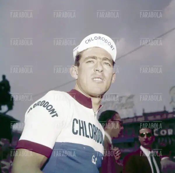 Aldo Moser in Piazza Duomo, Giro d'Italia, Milano, 1957