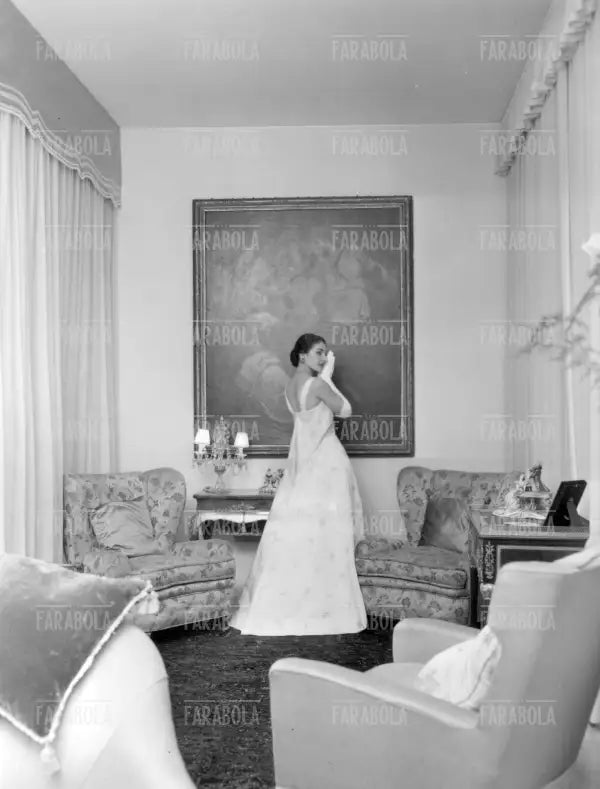 Maria Callas nel salotto di casa, Milano, 1957