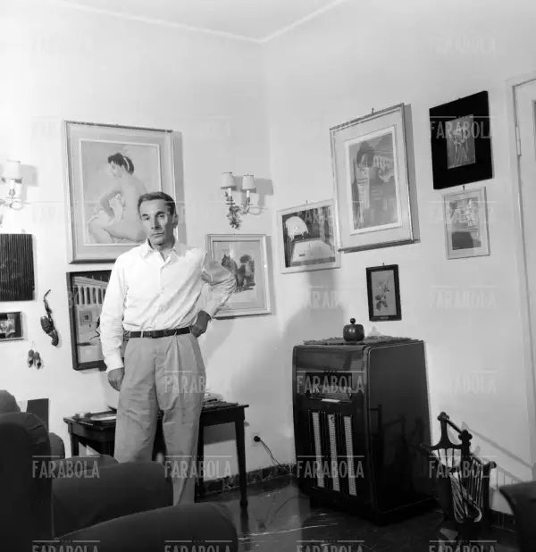 Dino Buzzati a casa, Milano, 1958