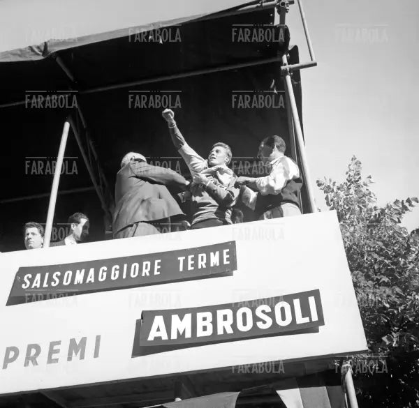 Jacques Anquetil in maglia rosa, Giro d'Italia, Salsomaggiore Terme, 1959