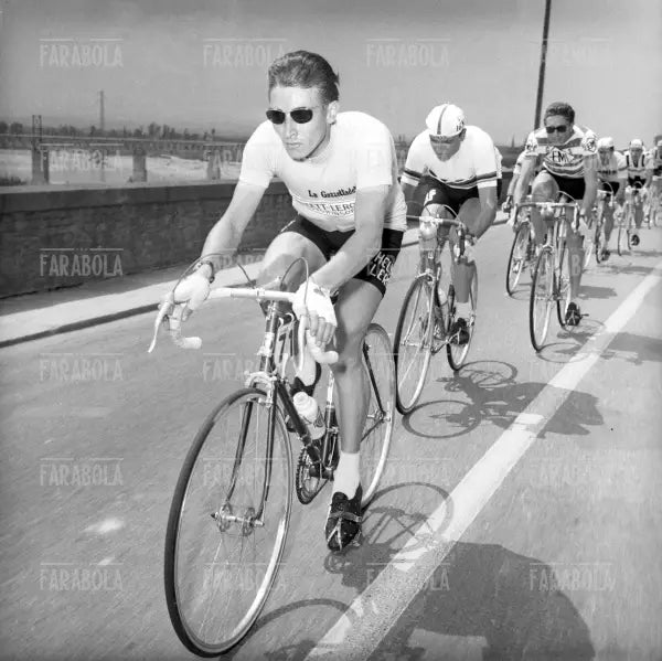 Jacques Anquetil in maglia rosa ed Ettore Baldini, Giro d'Italia, 1959