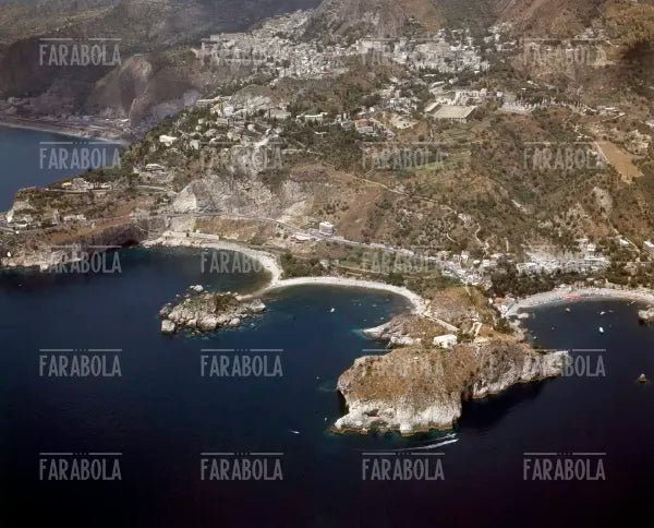 Veduta aerea di Taormina e Isola Bella, anni 60