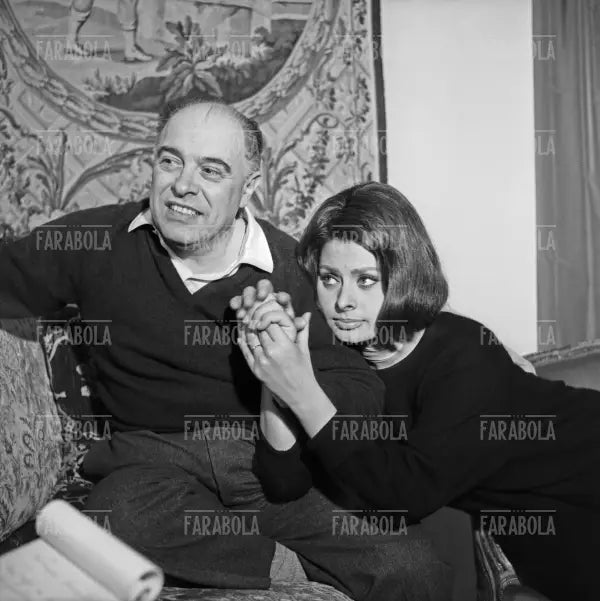 Sophia Loren e il marito Carlo Ponti a casa, Parigi, 1962