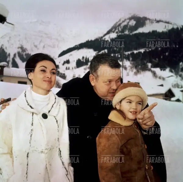 Orson Welles con la moglie Paola Mori e la figlia Beatrice, Klosters, 1962