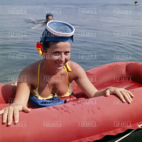 Delia Scala al mare, Castiglioncello, 1963