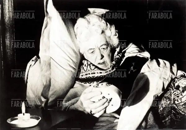 Margaret Rutherford in una scena del film Murder at the Gallop, 1963