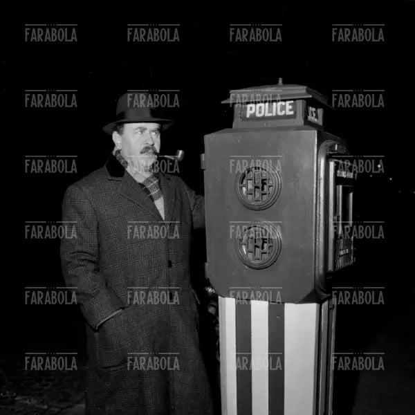 Gino Cervi durante la lavorazione de Le inchieste del commissario Maigret, Parigi, 1966