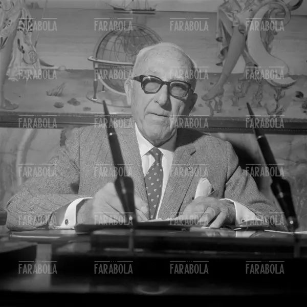 Achille Lauro nel suo studio, Napoli, 1967