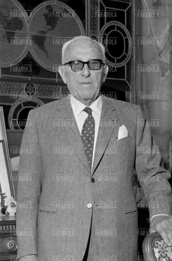 Achille Lauro nel suo studio, Napoli, 1967