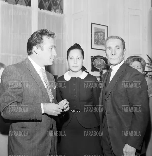 Ugo Tognazzi, Almerina Antoniazzi e Dino Buzzati, presentazione del film Il fischio al naso, Milano, 1967