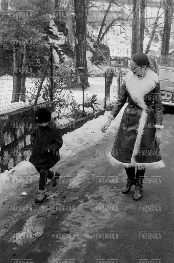 Mina con il figlio Massimiliano, Lugano, 1969