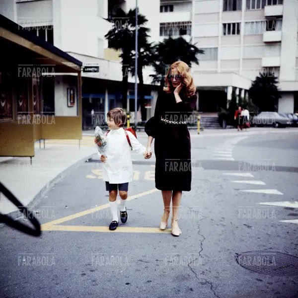 Mina con il figlio Massimiliano, Lugano, anni 70