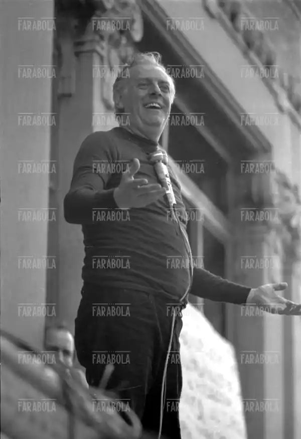 Dario Fo sul palco, Mistero buffo alla Palazzina Liberty, Milano, 1974