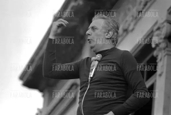 Dario Fo sul palco, Mistero buffo alla Palazzina Liberty, Milano, 1974