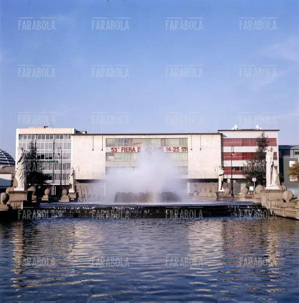 Piazza Giulio Cesare e la Fiera Campionaria, Milano, 1975