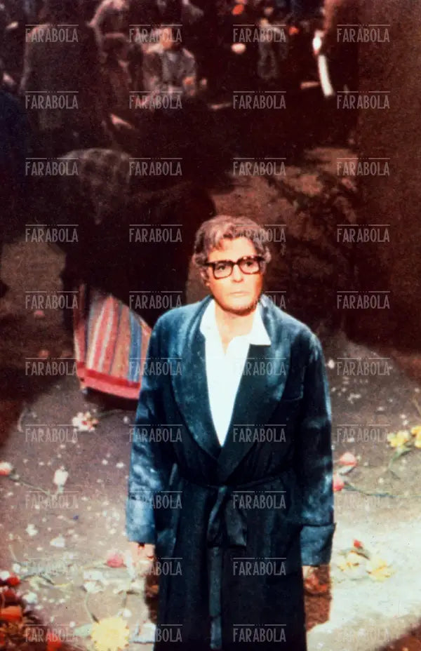 Marcello Mastroianni in una scena del film La città delle donne, 1980