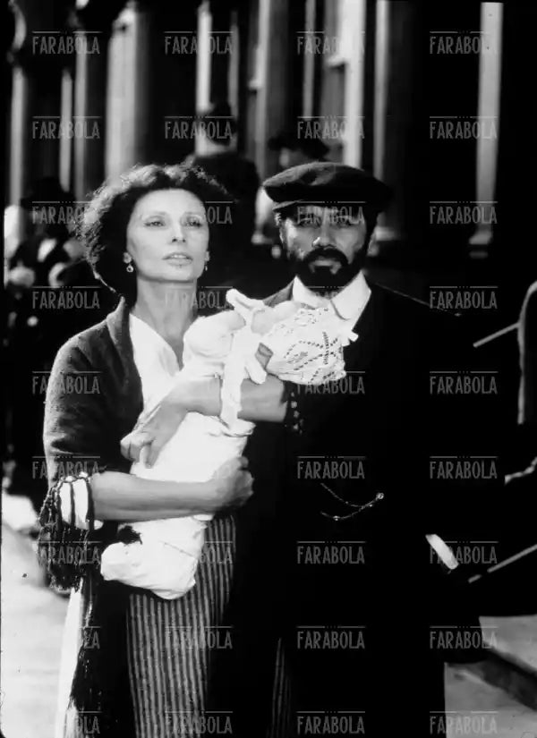 Sophia Loren ed Edward James Olmos, Miniserie TV Mamma Lucia, 1988