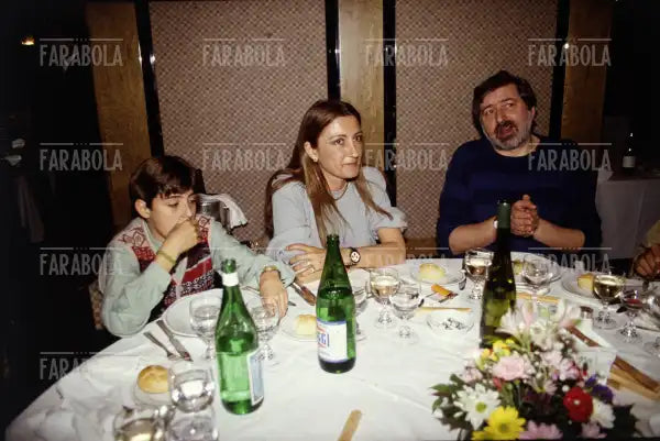 Francesco Guccini con la moglie e il figlio, anni 90