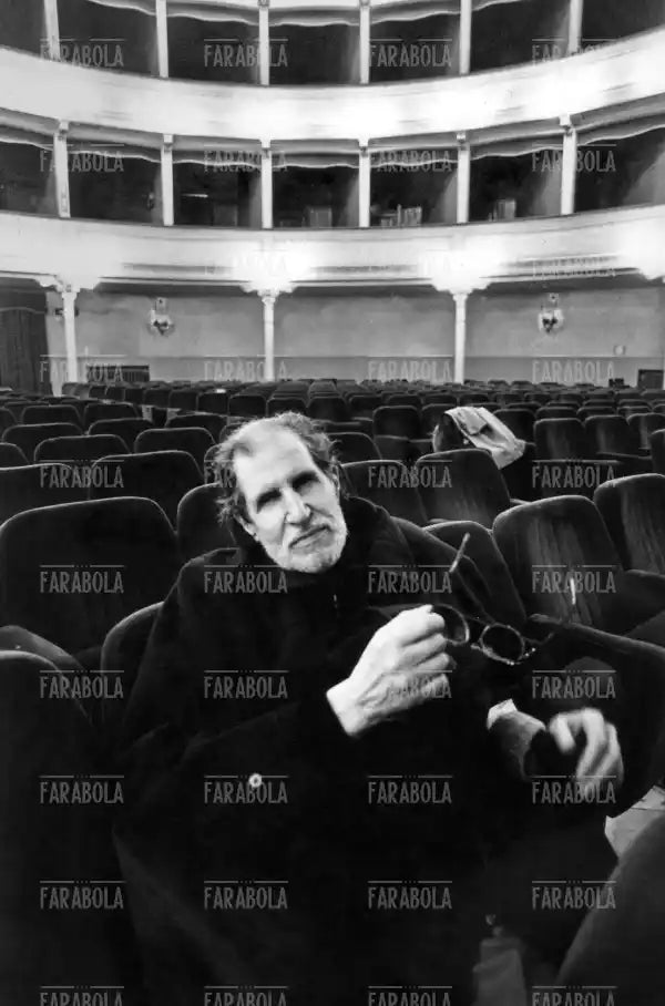 Ciccio Ingrassia in platea a teatro, anni 90